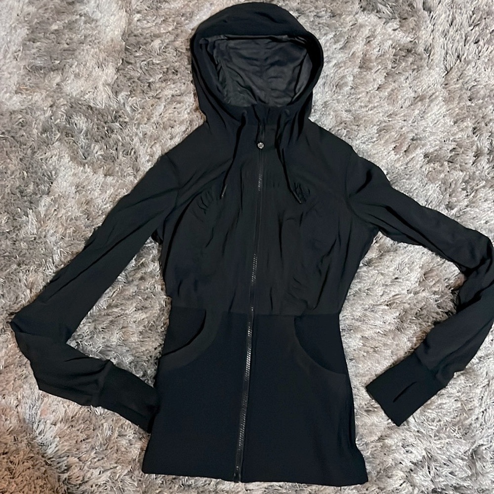 SOLD!!!!!LILULEMON LIGHTWEIGHT JACKET